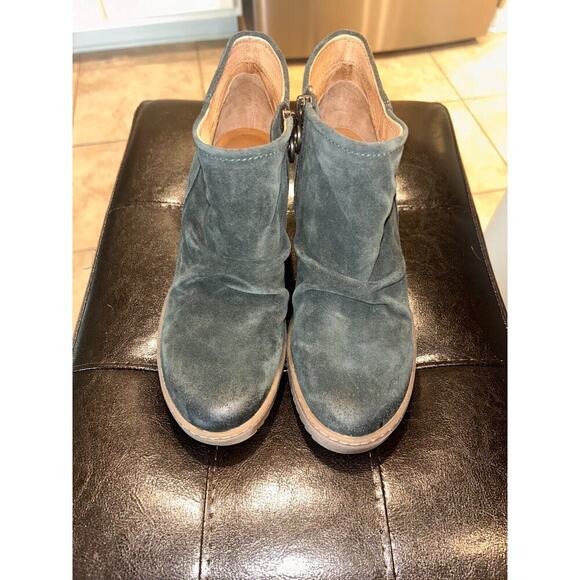 Sofft Siri Green Suede Waterproof Platform Booties Size 7 - Picture 2 of 8